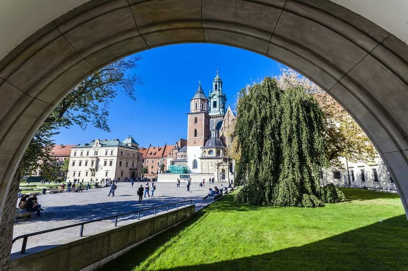 Krakow: Wawel Hill Audioguide Tour - Who gets the best value from $8