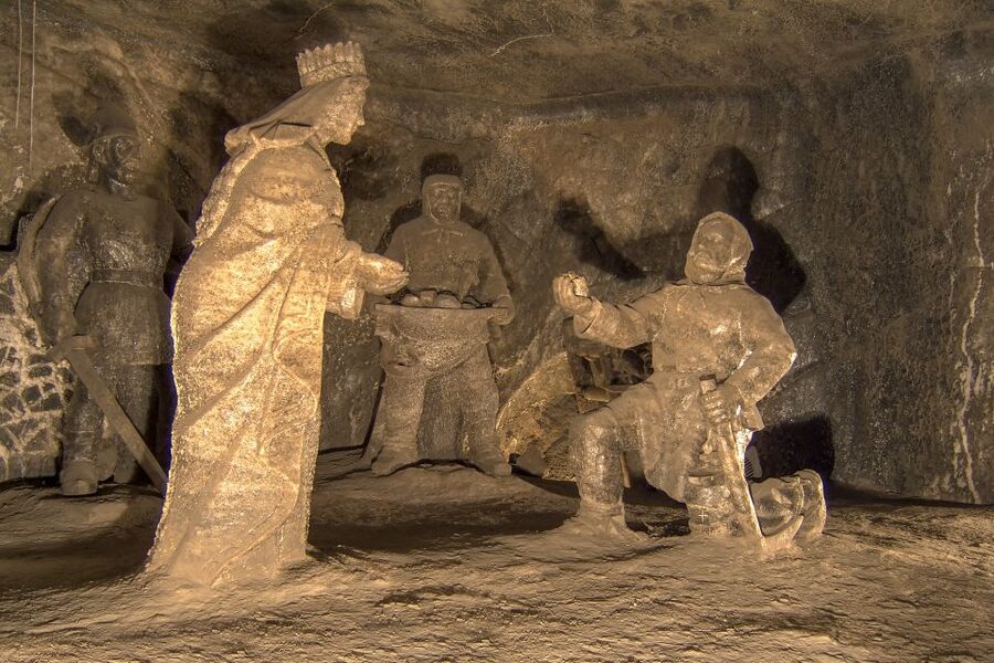 Kraków: Wieliczka Salt Mine Guided Tour with Hotel Pickup - The guided route through the underground chambers