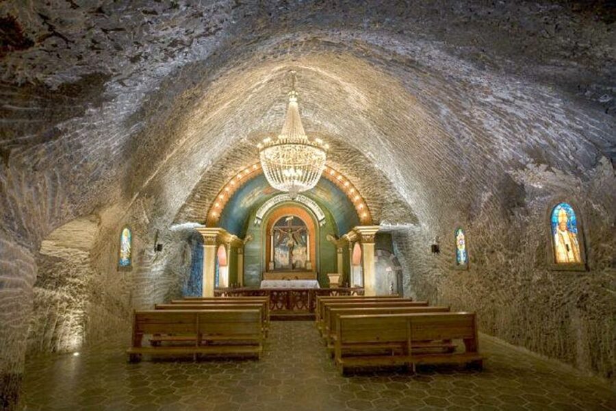 Kraków: Wieliczka Salt Mine Guided Tour with Hotel Pickup - The subterranean church and its salt art