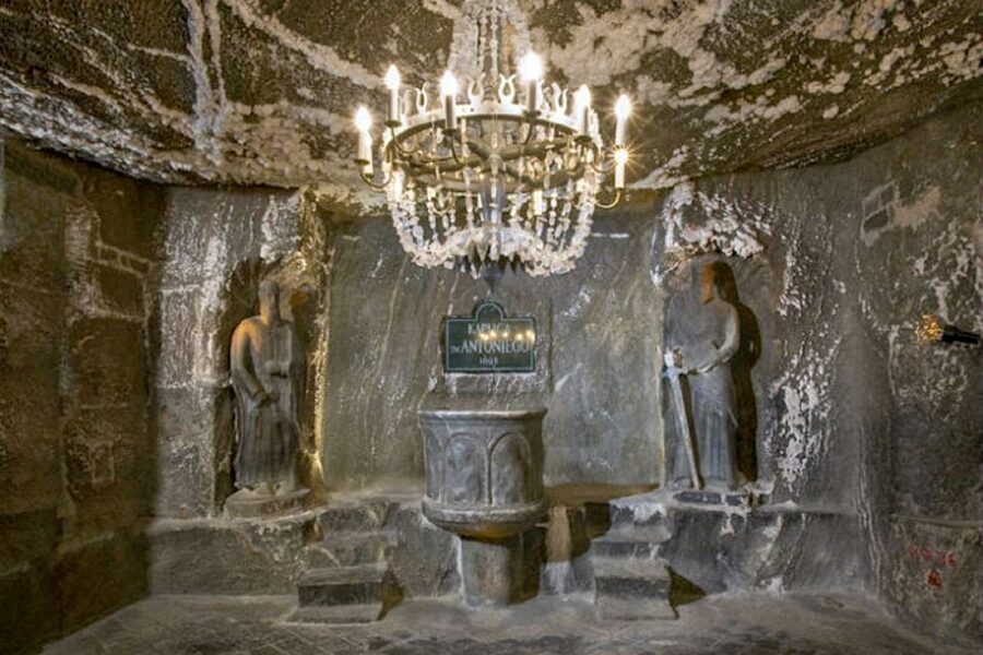 Kraków: Wieliczka Salt Mine Guided Tour with Hotel Pickup - Temperature, clothing, and physical comfort