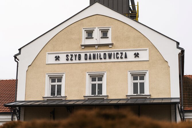 Krakow: Wieliczka Salt Mine Guided Tour with Pick-up options - What the transport and guiding add