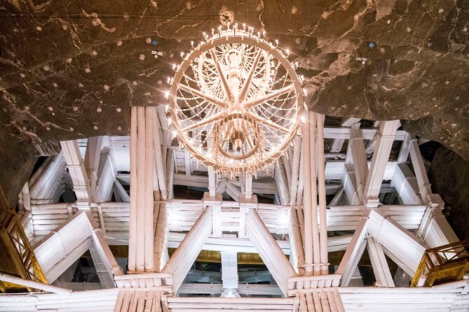 Krakow: Wieliczka Salt Mine Guided Tour with Pick-up options - The three-hour route below the surface