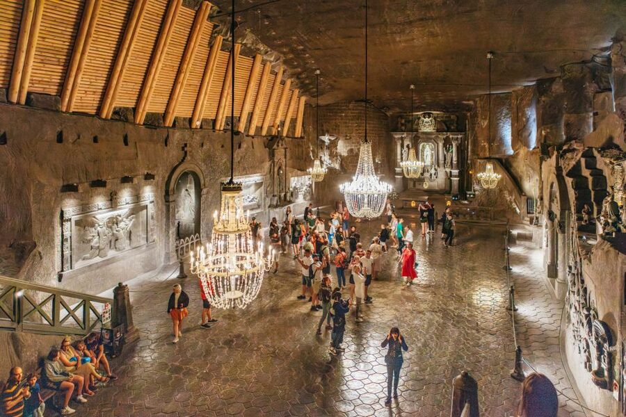 Krakow: Wieliczka Salt Mine Guided Tour with Transport - The 2.5-hour guided route underground