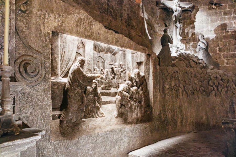 Krakow: Wieliczka Salt Mine Guided Tour with Transport - The chapels, sculptures, and underground sound