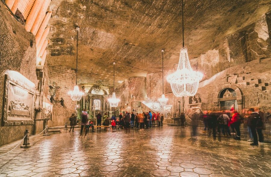 Krakow: Wieliczka Salt Mine Skip-the-Line Live Guided Tour - St. Kinga Chapel: the moment to save your camera battery for