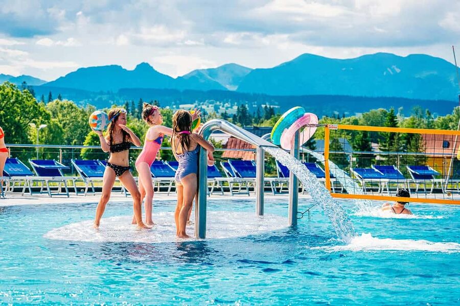 Krakow: Zakopane and Thermal Pools Tour with Hotel Pickup - Two hours in Zakopane and a walk on Krupówki