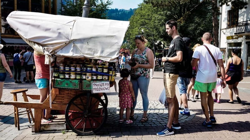 Krakow: Zakopane Cable Car, Spirits, Tasting & Thermal Baths - Zakopane market: useful souvenirs and plenty of food