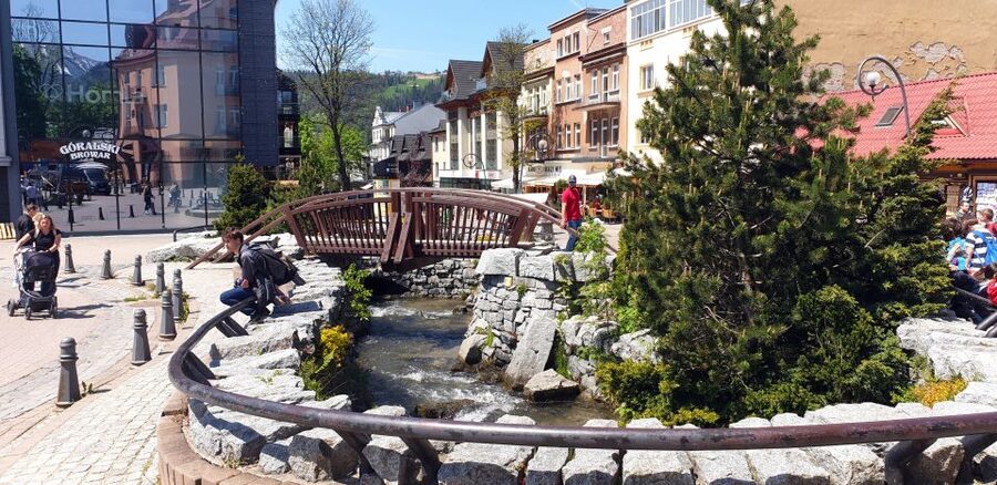 Krakow: Zakopane, Funicular, Cheese, and Highland Day Trip - Jaszczurówka Chapel and highlander design