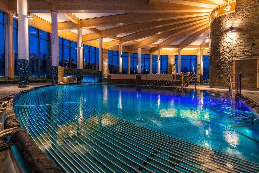 Krakow: Zakopane-Thermal Bath(Evening Time)with Hotel Pickup - What the guide adds to the day