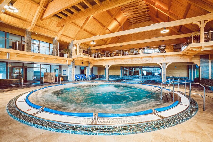 Kraków: Zakopane Tour, Thermal Pools & Hotel Pickup Options - What the guides add to the day