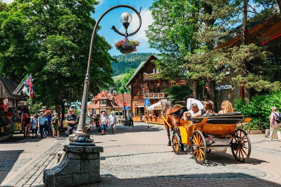 Krakow: Zakopane Tour with Thermal Baths, Cable Car & Pickup - Guides make the long day easier