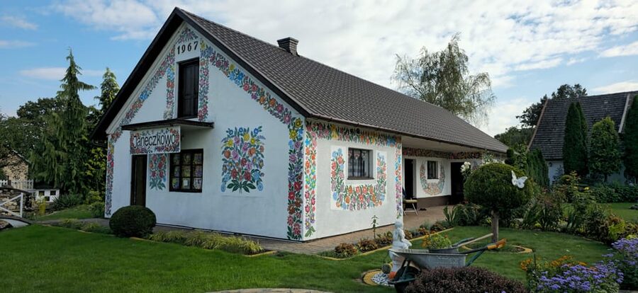 Krakow: Zalipie Village Tour - Why Zalipie is unlike a standard day trip from Krakow