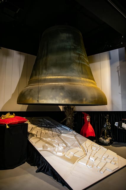 Legends of Cracow ROBOTIC SHOW - The Yellow Boot, Wawel Heads, and small Krakow stories