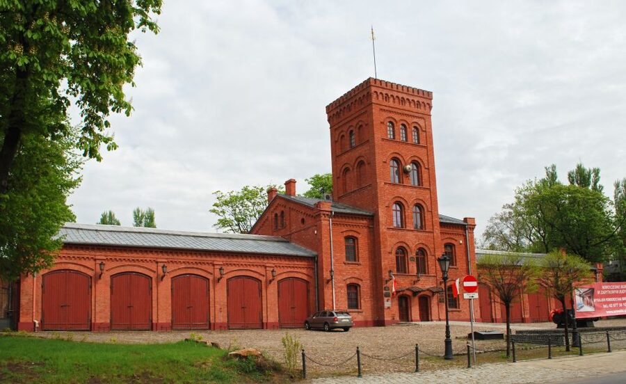Lodz Old Town Manufaktura Highlights Private Walking Tour - Choosing the two-hour route