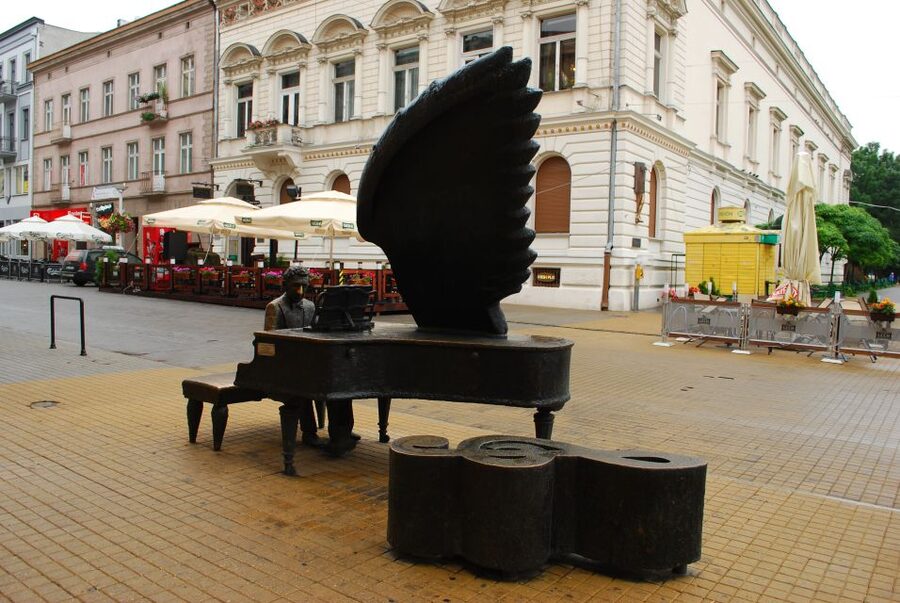 Lodz Old Town Manufaktura Highlights Private Walking Tour - The three-hour route adds modern Łódź