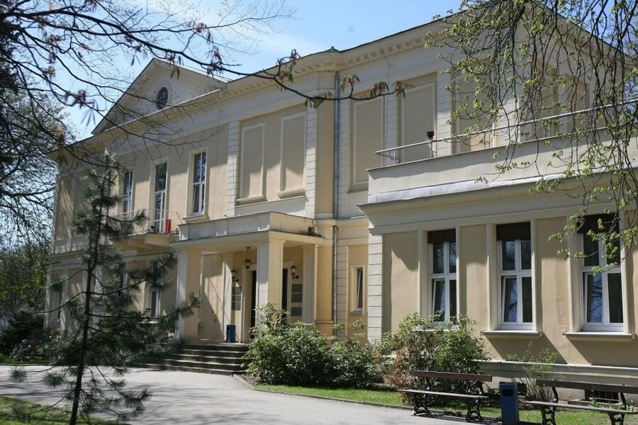 Lodz: Private City Walking Tour - Starting at EC1 and finding your guide