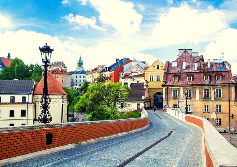 Lublin & Majdanek Small-Group Tour from Warsaw with Lunch - The Warsaw pickup and the small-group advantage