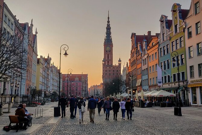Main Town Gdańsk Walking Tour - Walking Long Street and meeting Gdańsk’s famous residents