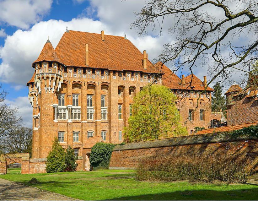 Malbork Castle Half Day Private Tour - Entering Europe’s largest brick fortress