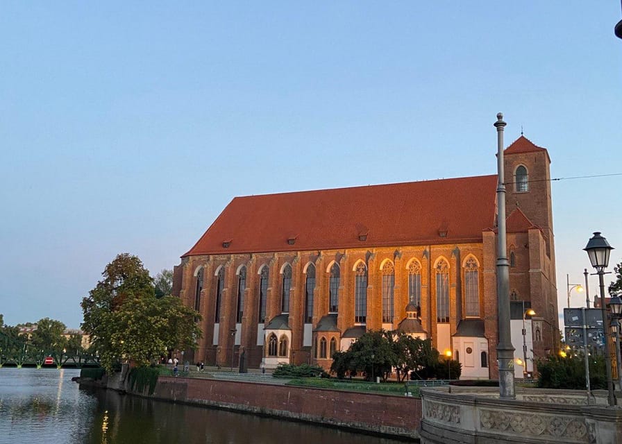 Night tour through Wroclaw - Wroclaw Market Hall after the daytime rush