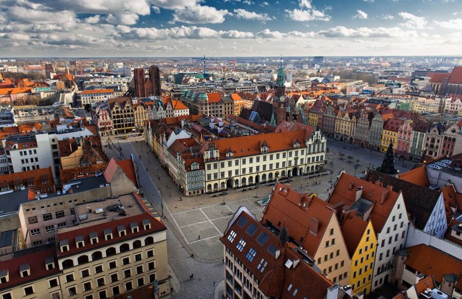 Oder river cruise and walking tour of Wroclaw - Market Square and the colorful tenements