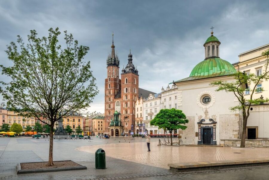 Old Town, St. Mary's Basilica and Rynek Underground Tour - Why the above-and-below route works