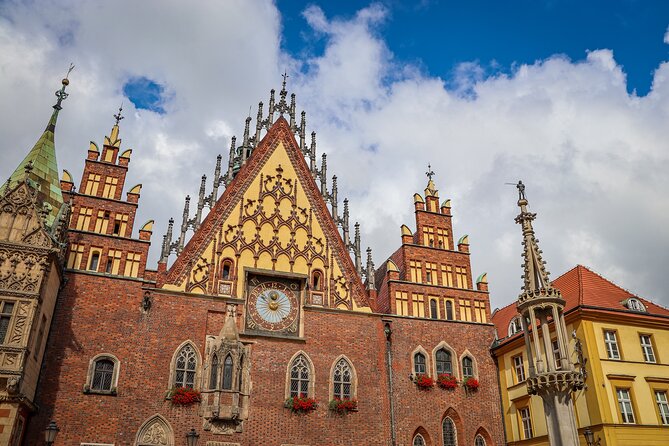 Old Town Wrocław Walking Tour - Reading the Market Square’s many layers