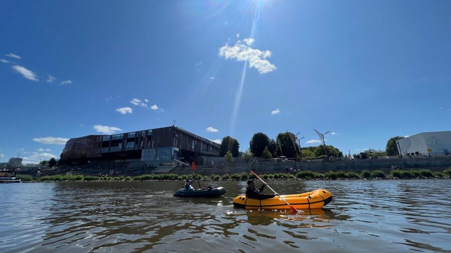 Packrafting kayaking guided tour Vistula river Warsaw Poland - The possible island stop