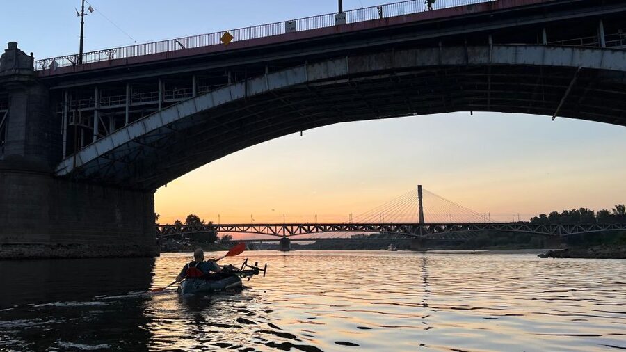 Packrafting kayaking guided tour Vistula river Warsaw Poland - Starting under Most Łazienkowski Bridge