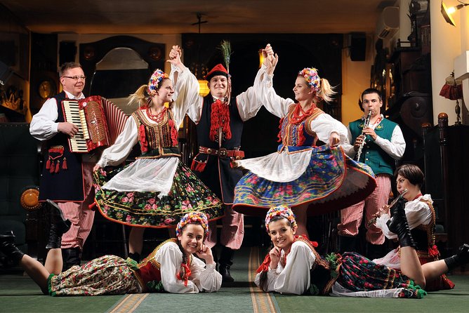 Polish Folk Show with 3 course dinner in Krakow legendary restaurant - The first 25-minute Polish folk performance