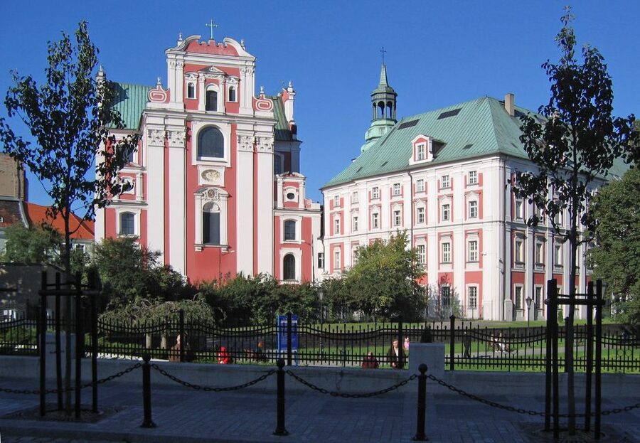 Poznan Old Town and Croissant Museum Private Walking Tour - Poznań Town Hall and the famous goats