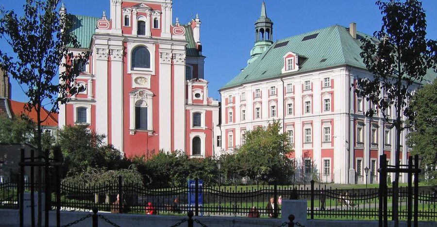 Poznan Old Town and Croissant Museum Private Walking Tour - Chopin Park and the road to the Market Square