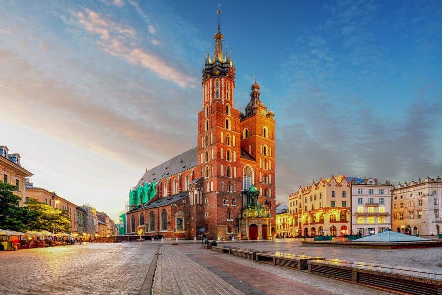 Private Krakow Tour: St. Mary’s, Cloth Hall & More - What the private format adds