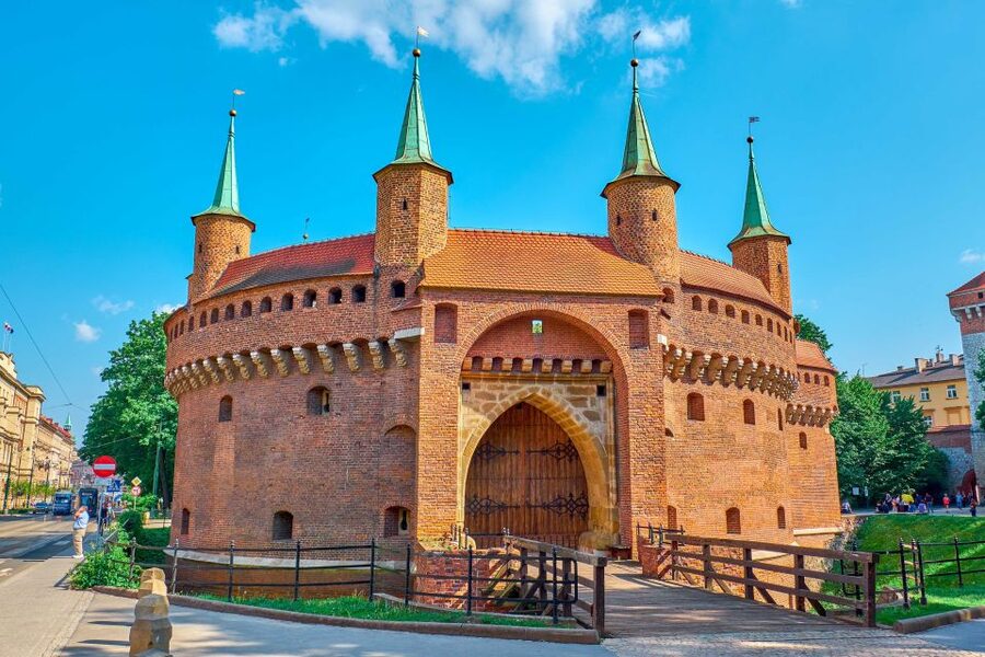 Private Krakow Tour: St. Mary’s, Cloth Hall & More - The limits of a 90-minute walk