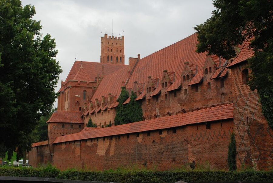 Private transportation to the Malbork Castle from Gdansk - What the castle’s architecture tells you