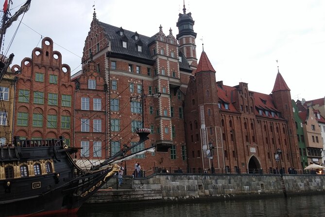 Private Walking Tour of Old Gdańsk with an architect-guide - Mariacka Street, amber, and the old-city mood