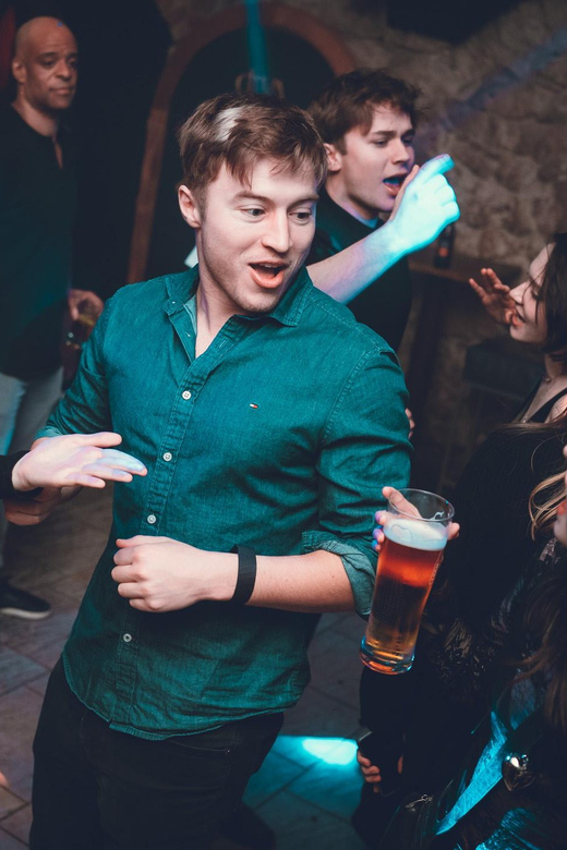 Pub Crawl - 1-hour Open Bar then Vip to 5 Clubs - Krakow - The guides and the size of the group