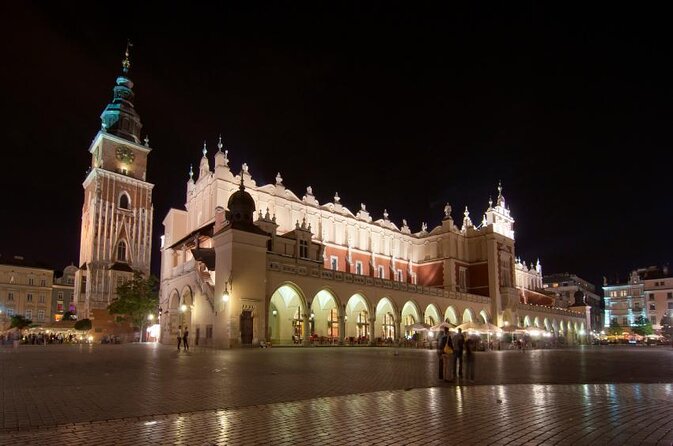Pub Crawl + Unlimited Drinks + VIP entry + Drinking Games & Photographer - Quick facts about the Krakow night out