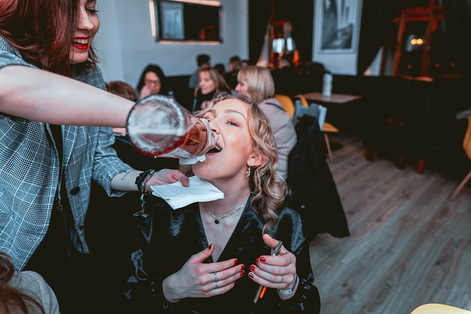 Pub Crawl + Unlimited Drinks + VIP entry + Drinking Games & Photographer - The photographer and the promised memories