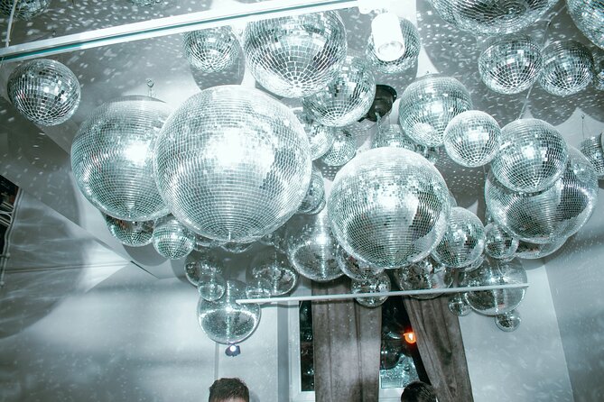 Pub Crawl + Unlimited Drinks + VIP entry + Drinking Games & Photographer - How to make the most of the five hours