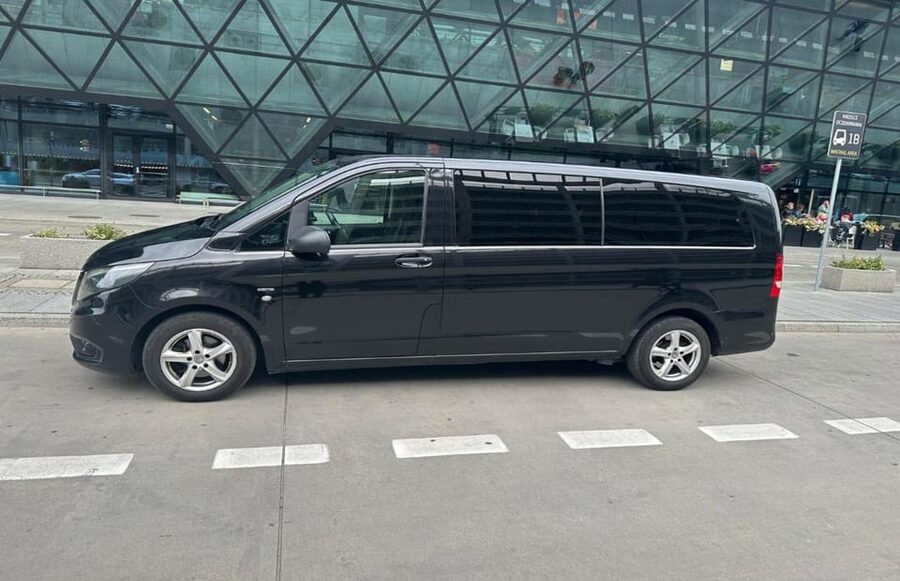 RoundTrip from Krakow to Auschwitz + Entrance Tickets - What the 4.9 rating tells you, and what it does not