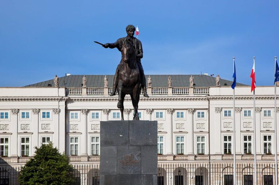 ROYAL & COMMUNIST WARSAW walking tour in English - The Prudential Building and a city rebuilt