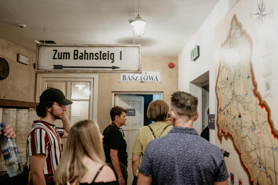 Schindler's Factory Museum in Krakow - Guided Tour - What the 90-minute guided route gives you