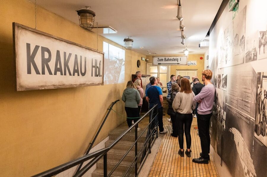 Schindler's Factory Skip-the-line Guided Tour with Options - What the guided format adds