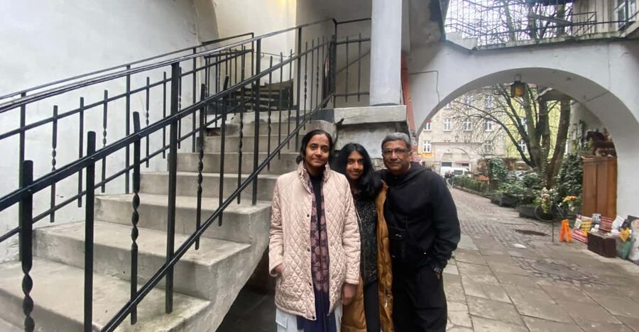 Schindler's List Movie Tour: Historic Sites & Film Location - Ghetto Heroes’ Square and the hardest stop