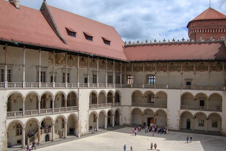 Skip-the-Line Wawel Castle Chambers Private Tour - The 2-hour State Rooms tour