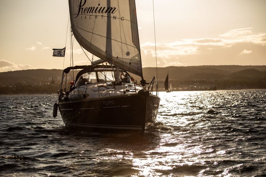 Sopot: Sunset Yacht Cruise with Welcome Drink - Sunset Views Along Sopot’s Shore