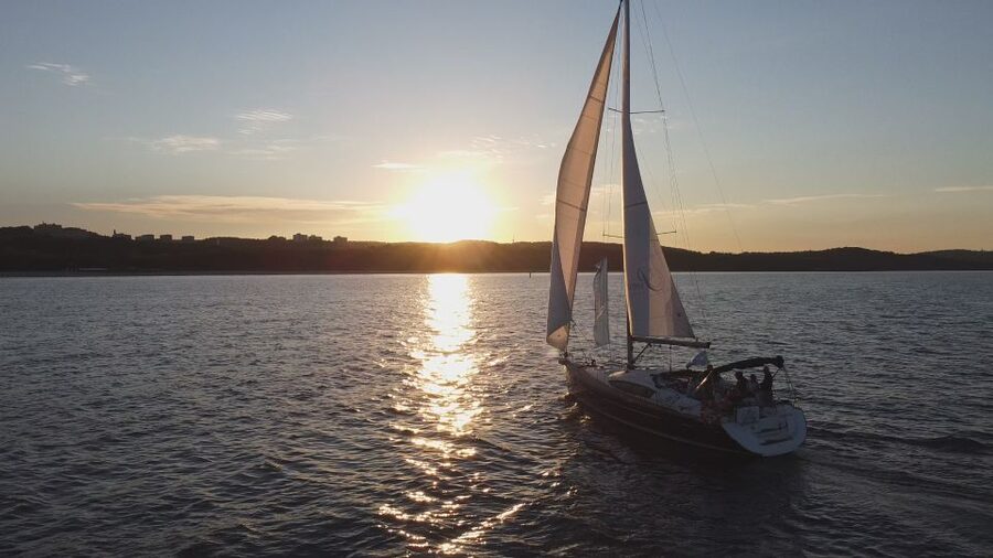 Sopot: Yacht Cruise Around the Bay with Welcome Drink - What the first minutes feel like on board