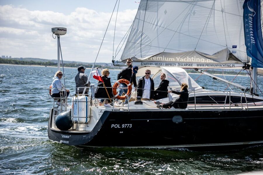 Sopot: Yacht Cruise Around the Bay with Welcome Drink - Steering the yacht or finding a quiet corner