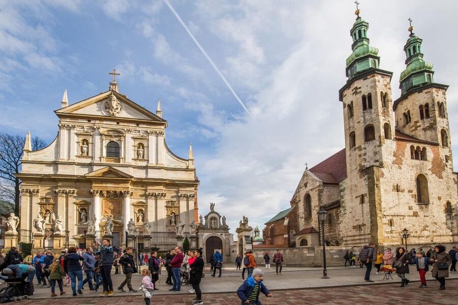 St. Mary's Basilica and more - a short walk with a guide - From famous sights to smaller Old Town details